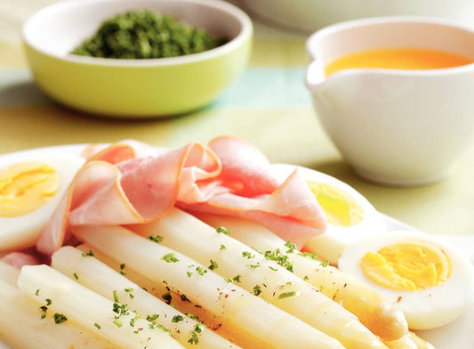 Classic Asparagus with Boiled Egg and Ham